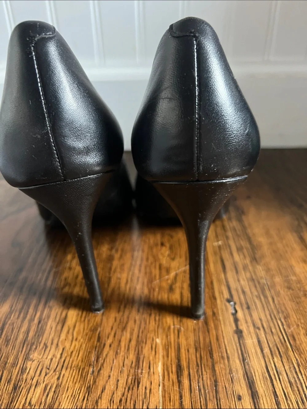 Classic Black Pointed-Toe Women’s Pumps all leather
